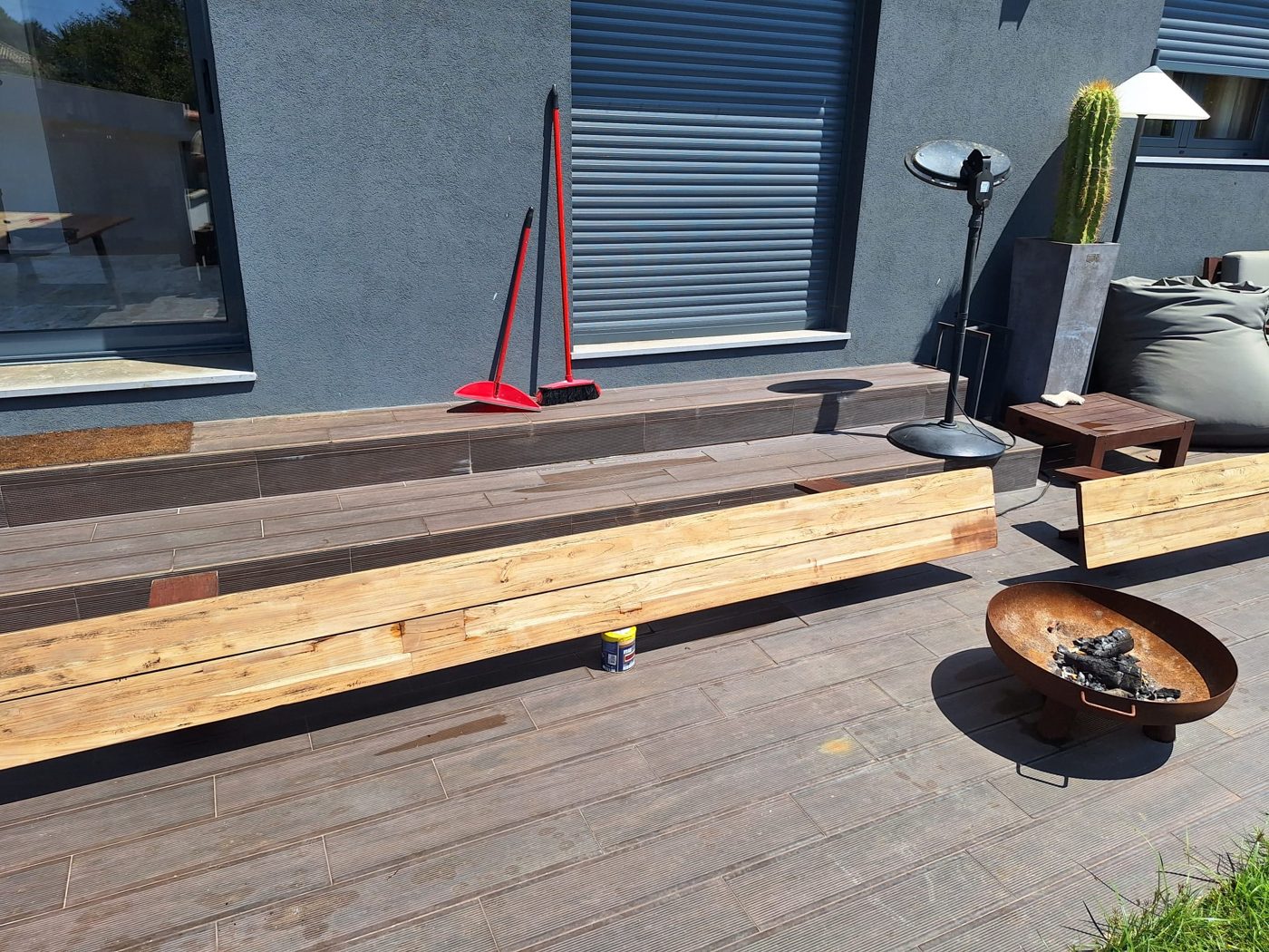 Deck exterior com fogueira